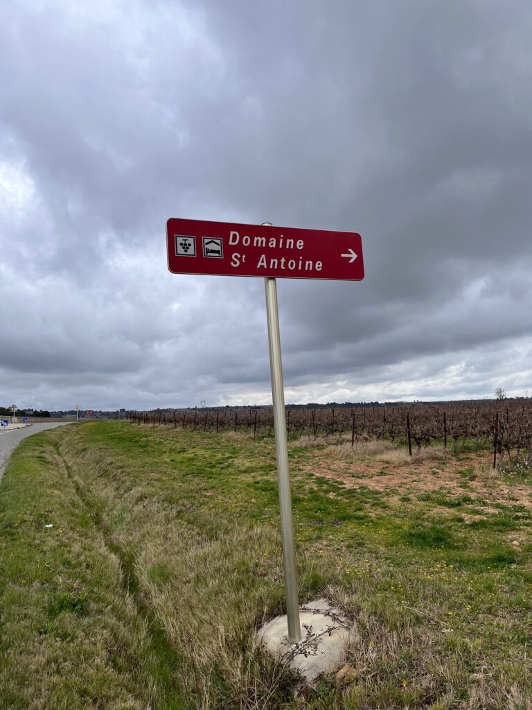 Panneau de signalisation touristique routière